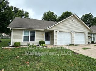 308 NE Independence Ave APT A, Lees Summit, MO 64063