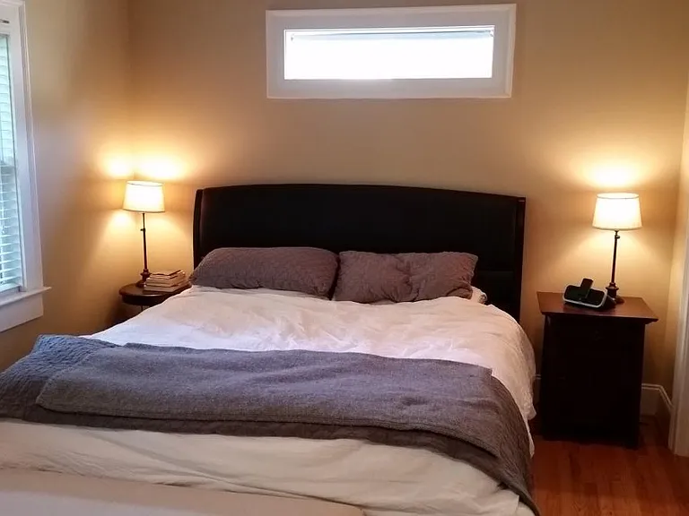 Master bedroom, vaulted ceilings