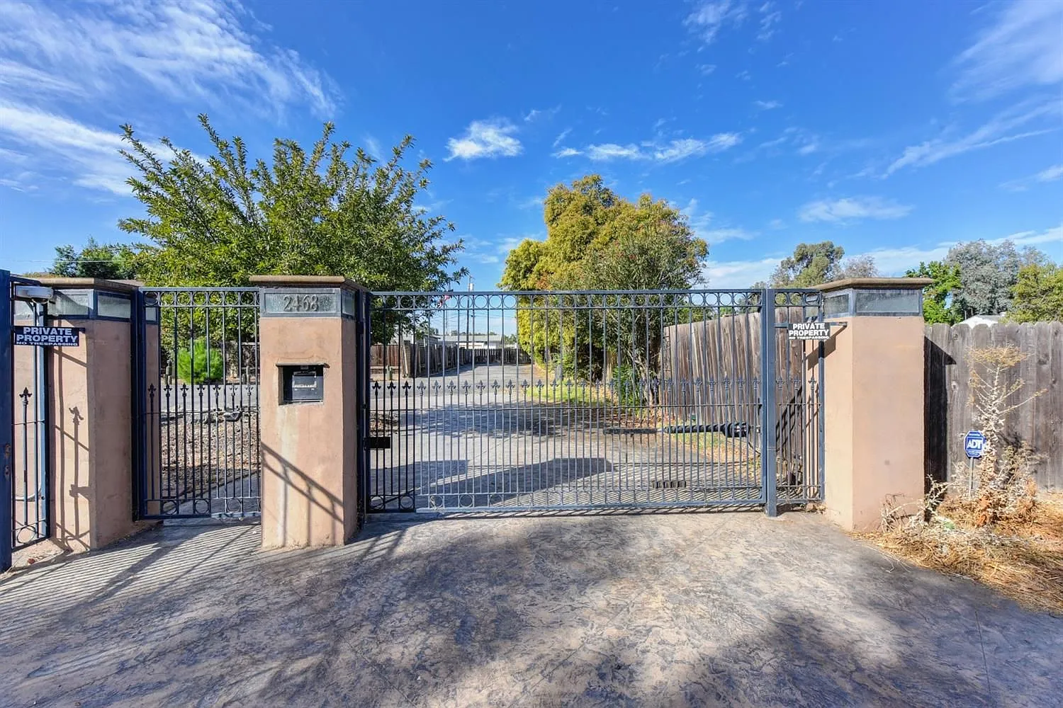 2468 Canal Dr photo 1