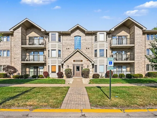 8650 S Laporte Ave #1B, Burbank, IL 60459