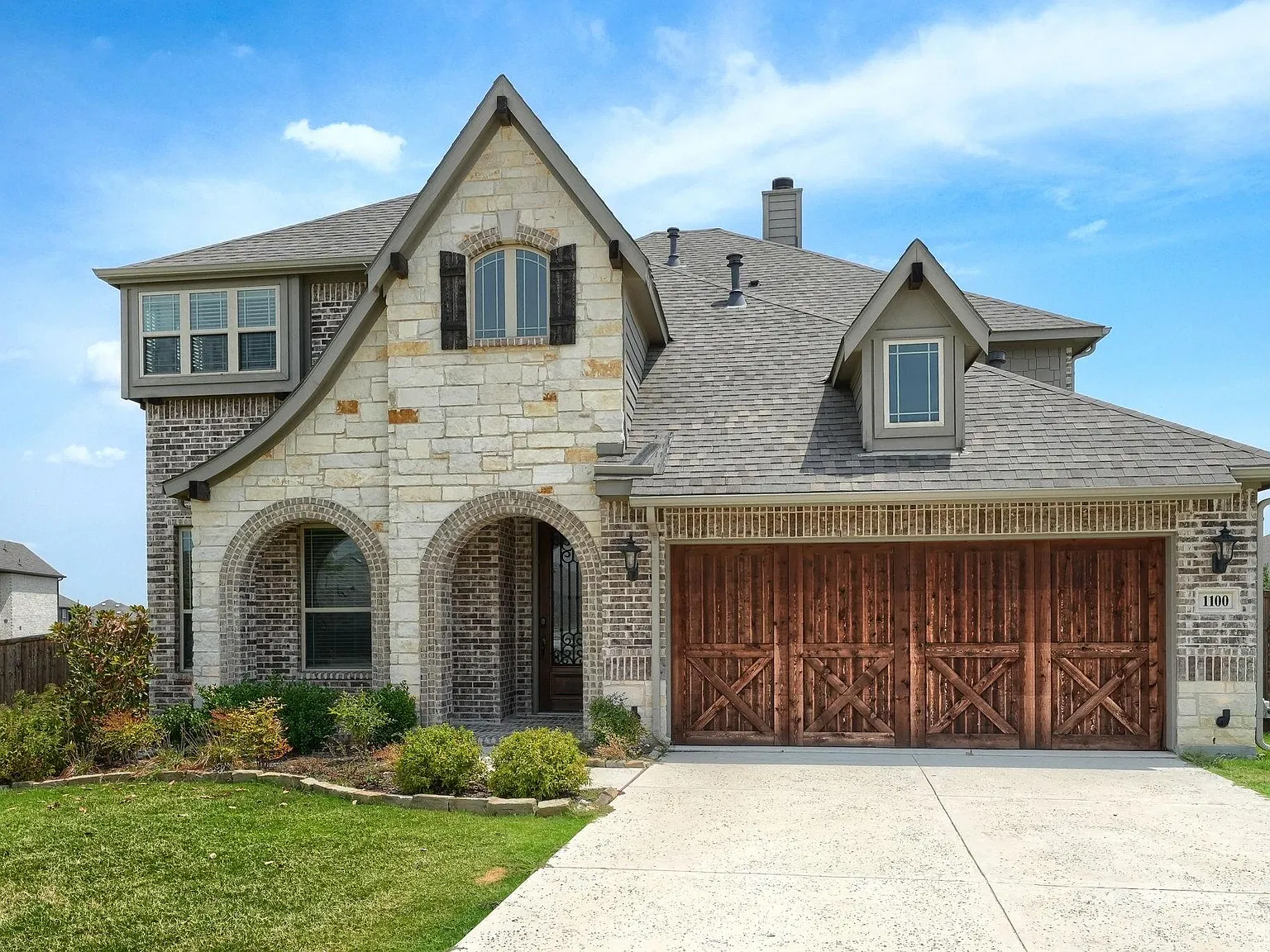5 bed, 3.5 bath, 3268 sqft, $3,300 — Photo 1