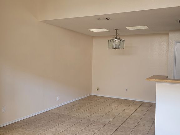 2nd image of 2901 San Jacinto Rd