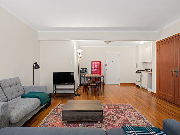 4th image of 1420 York Ave APT 4R
