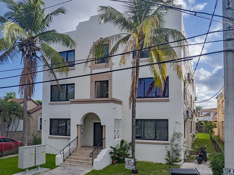 Studio $1,400/mo & 1/1 $1,600/mo, newly renovated in Miami! / Estudio $1,400/mes y 1/1 $1,600/mes... — Photo 11
