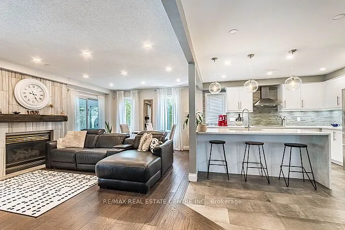 33 Strathroy Cres — Photo 13