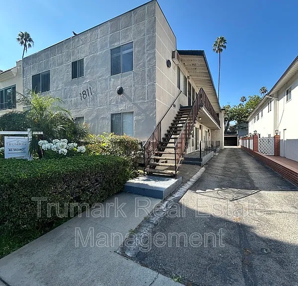 1811 Huntington Dr #2 — Photo 6