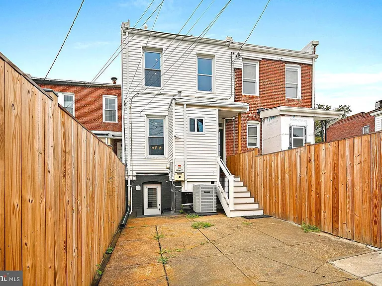 1327 W 42nd St — Photo 31