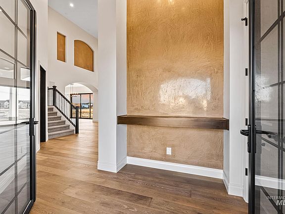 3rd image of 6362 Salmon Falls Ln
