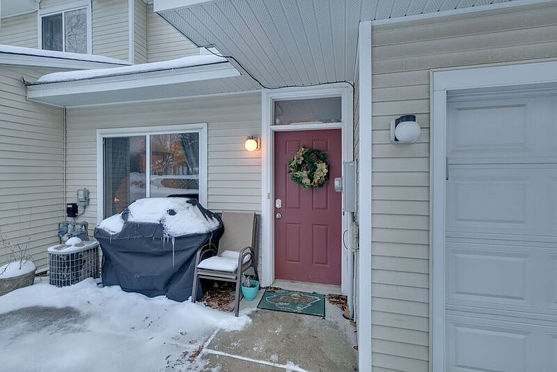 1st image of 10910 Tamarack St NW