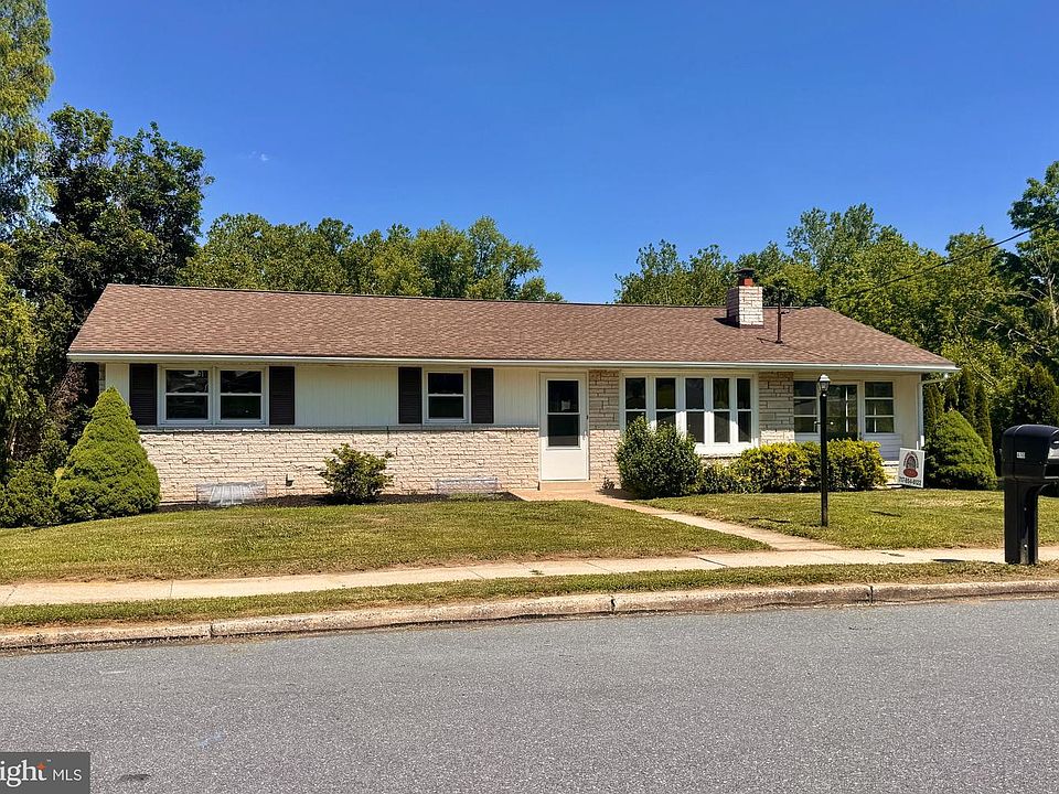 1st image of 410 Arnold Ln