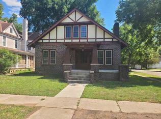 1103 E 7th Ave, Winfield, KS 67156