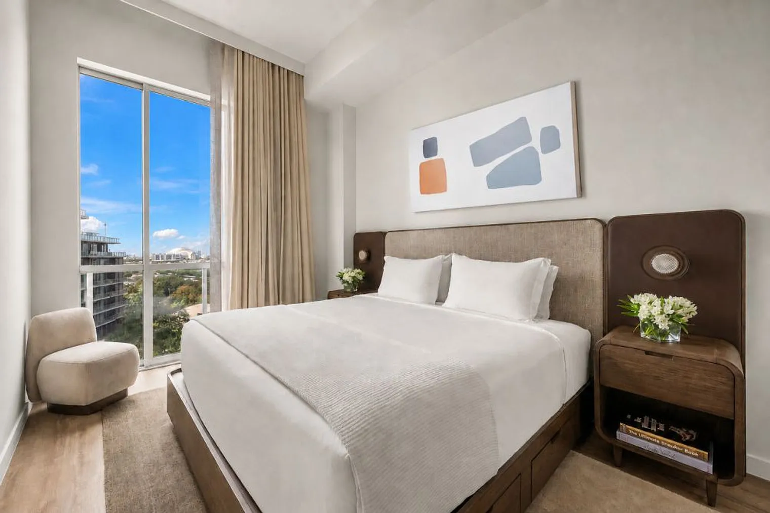 1 bed, 1.0 bath, 592 sqft, $7,524 — Photo 3