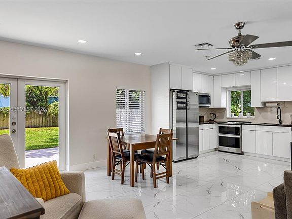 5th image of 1008 SW 18th Ct