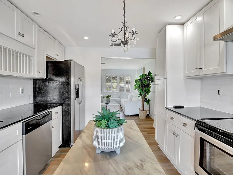 3019 N 57th Dr — Photo 12