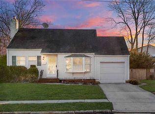 8 Namleps Ln, Deer Park, NY 11729