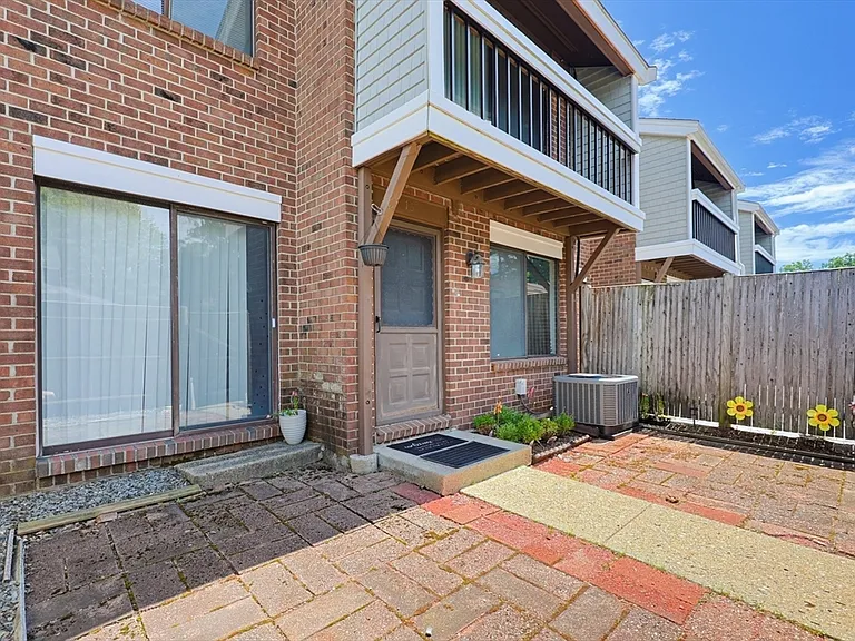 167 Greenbrook Dr #167 — Photo 2