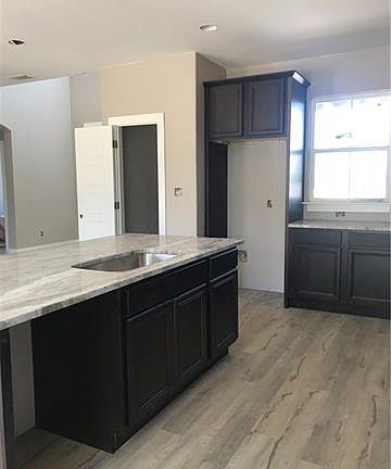 4th image of 3704 Constitution Dr