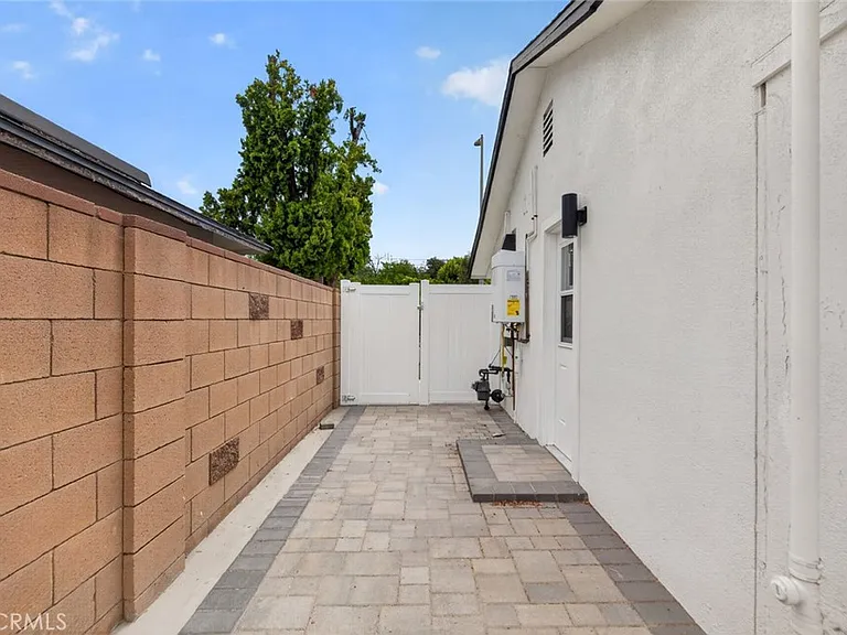 7359 Louise Ave — Photo 24