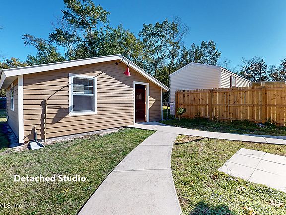 4th image of 520 DENNIS Avenue