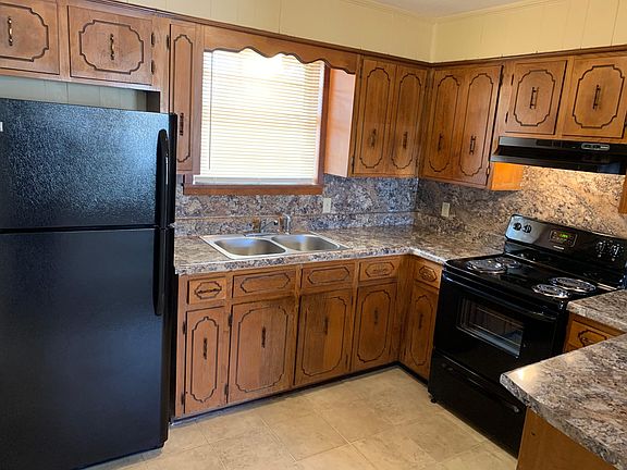 Black Frigidaire appliances