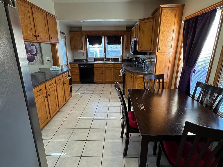700 Schiller Ave — Photo 8