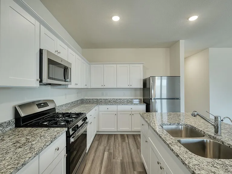 209 Stonebrook Dr — Photo 3