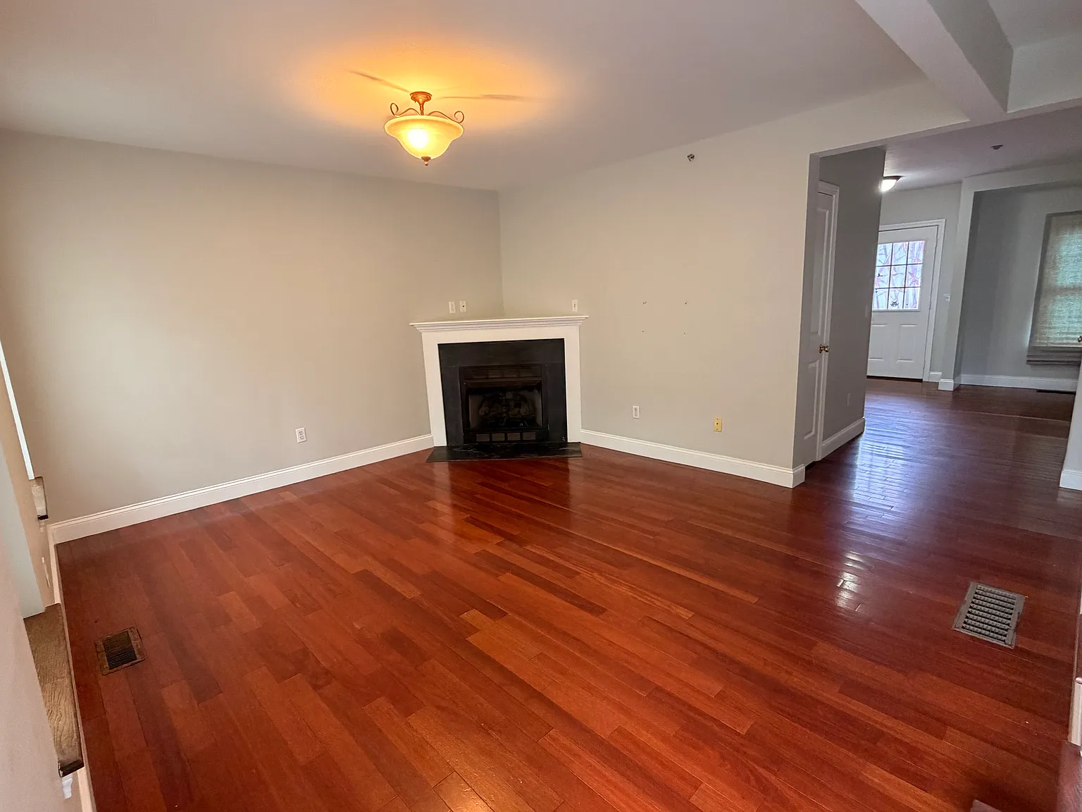 3 bed, 2.5 bath, 2000 sqft, $2,650 — Photo 3