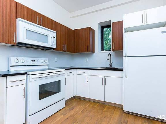 2nd image of 396 Cornelia St #2