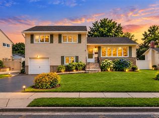 7 Primrose Avenue, Hicksville, NY 11801
