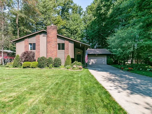 9265 Lorrich Dr, Mentor, OH 44060