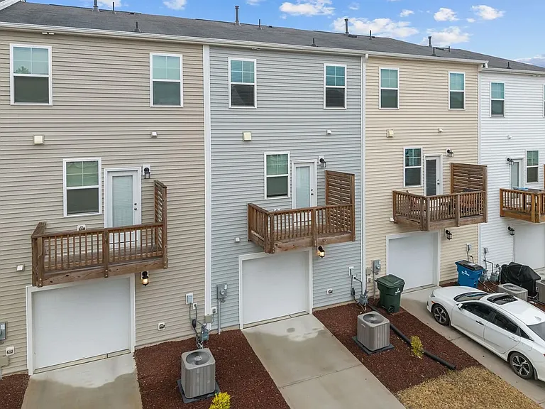 2427 Kasota Ln — Photo 39