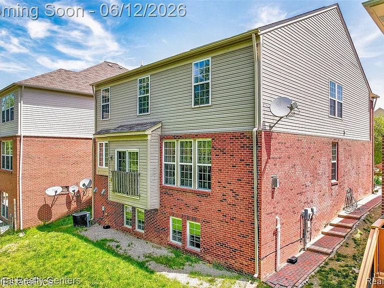 45149 Bartlett Dr — Photo 10