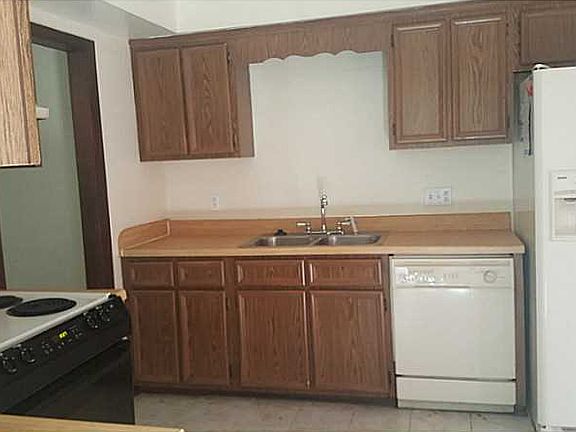 3rd image of 5624 Picadilly Ln