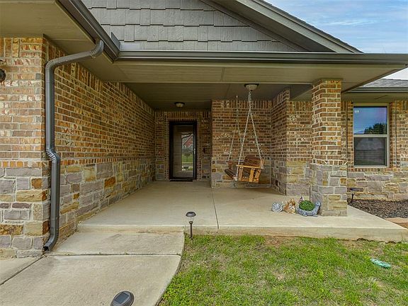 2nd image of 804 S Patterson Dr