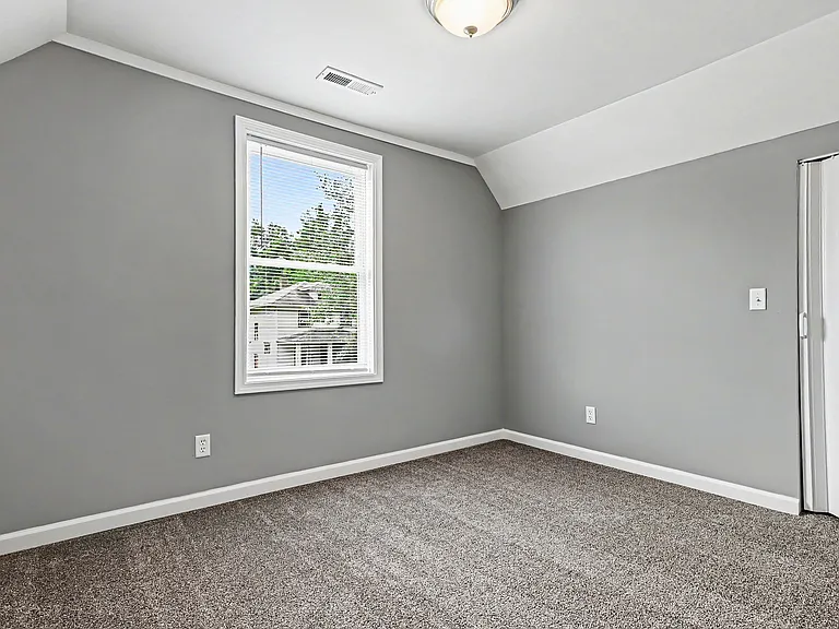 1219 E Madison St — Photo 11