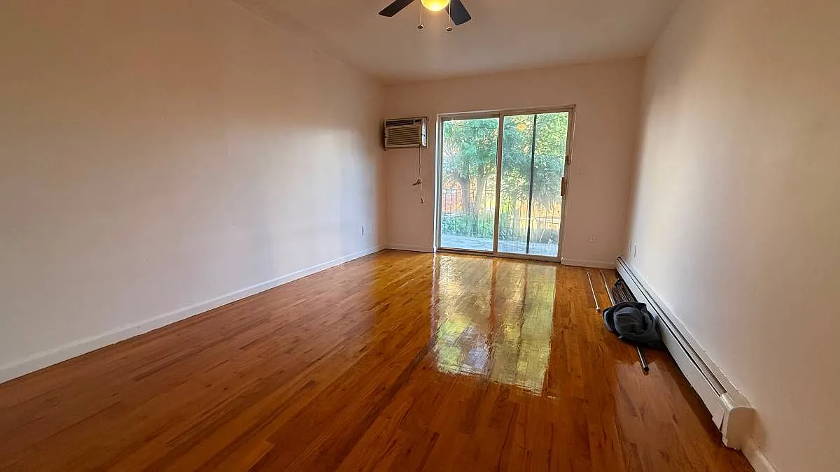 3 bed, 900 sqft, $3,000 — Photo 1