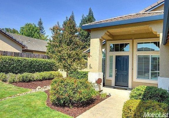 3rd image of 878 Nichols Cir