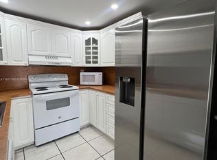 526 NW 99th Ct #526, Miami, FL 33172