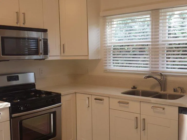 1836 Howard Ave — Photo 13