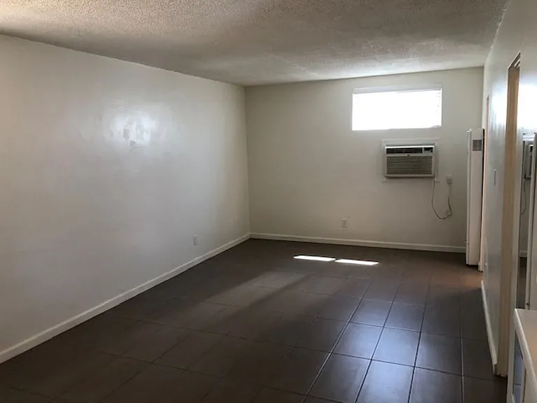 588 E. Mel Avenue - Hermosa Palms — Photo 2