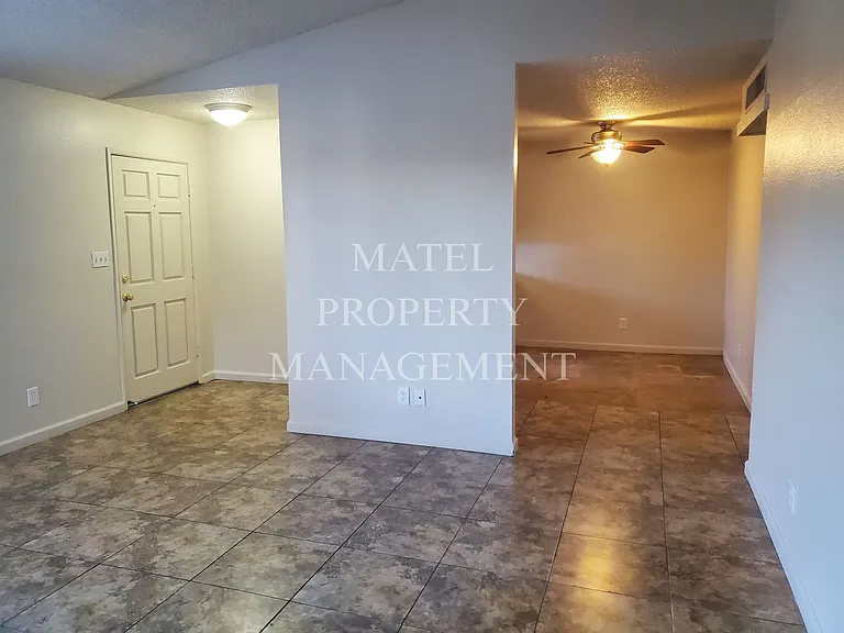 1313 Floyd Ave — Photo 4