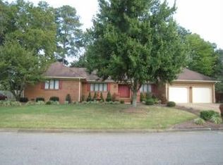 1105 Fairway Dr, Chesapeake, VA 23320
