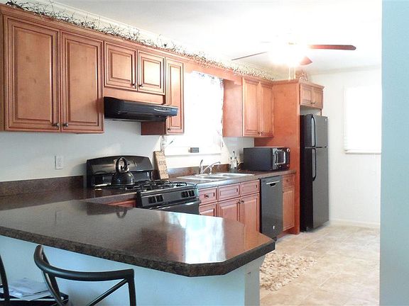 4th image of 1016 Rogers Ave