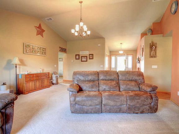 5th image of 1415 Bluebell Ln