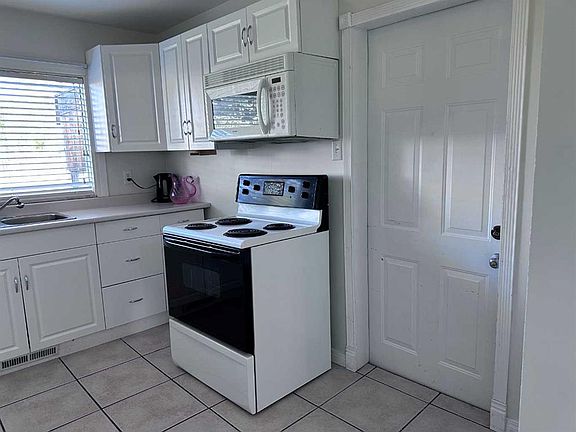 5th image of 117 E 3rd St W
