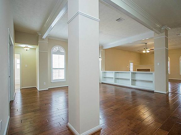 4th image of 1711 Davison Ct