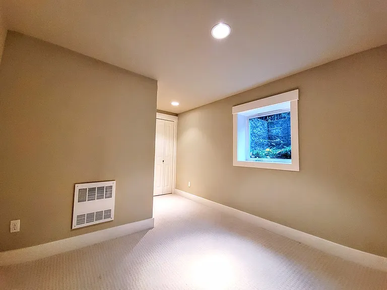 3814 Interlake Ave N #B — Photo 11