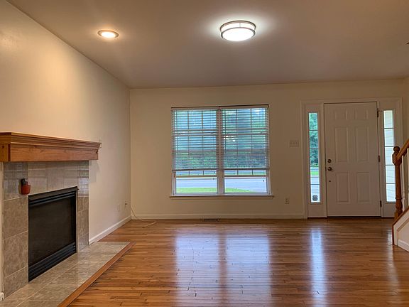 Living room w/ gas fireplace