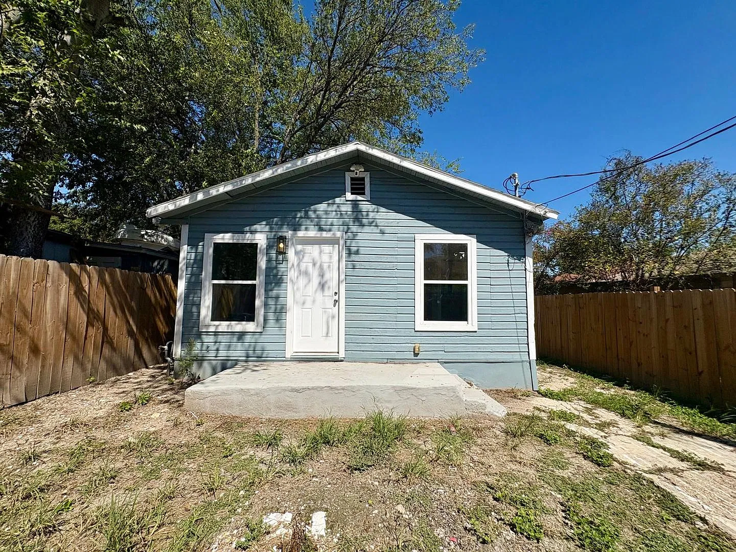 Fall Special: Remodeled 3/2 Home for Just $1,099! — Photo 1