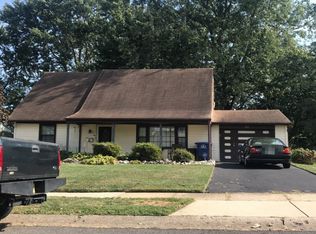 42 Melbourne Ln, Willingboro, NJ 08046